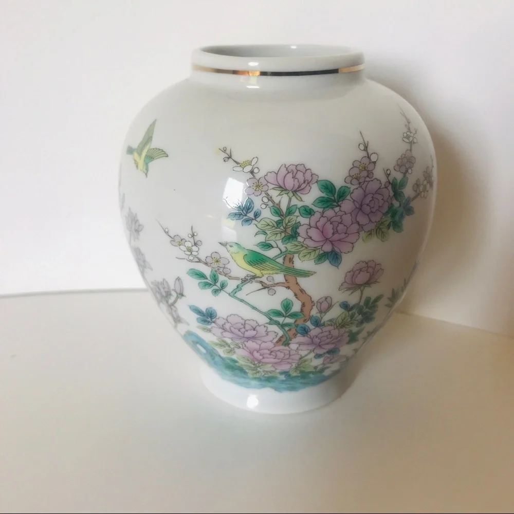 Vintage 1983 Enesco Japan Gold Trimmed Floral Birds Blossoms Small Vase.